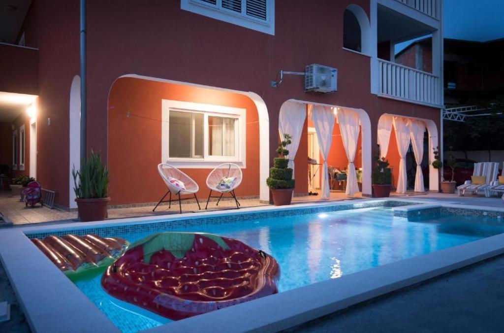 Villa J&J Apartments Residence With Swimming Pool Podstrana Eksteriør billede