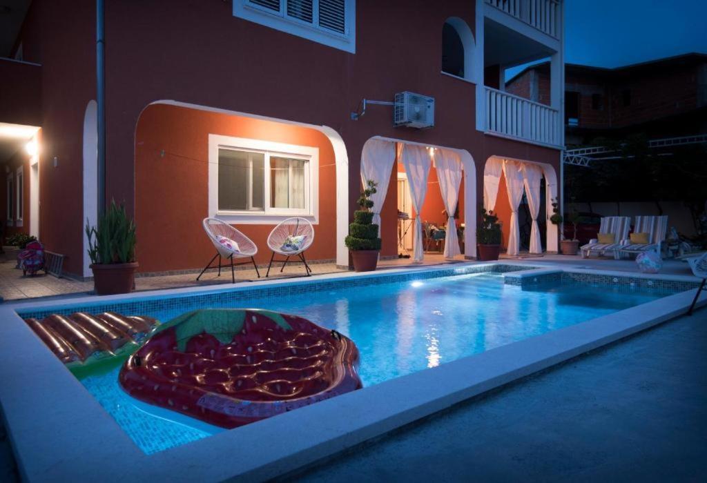Villa J&J Apartments Residence With Swimming Pool Podstrana Eksteriør billede