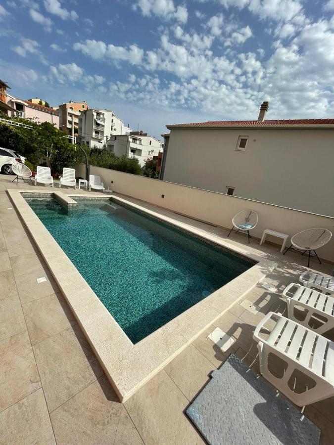 Villa J&J Apartments Residence With Swimming Pool Podstrana Eksteriør billede