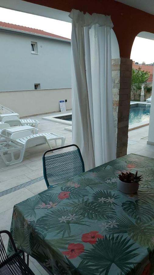 Villa J&J Apartments Residence With Swimming Pool Podstrana Eksteriør billede